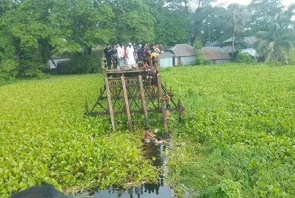 10 killed as bridge collapses, microbus falls into canal in Barguna