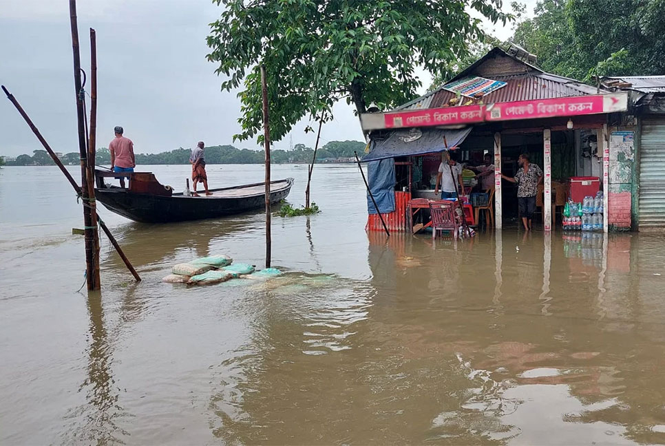 Flood in Sunamganj: Communication of sadar with 3 upazilas cut off 