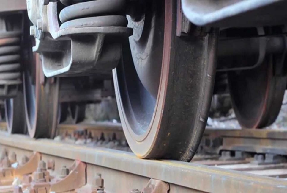 Five crushed under wheels of train in Narsingdi