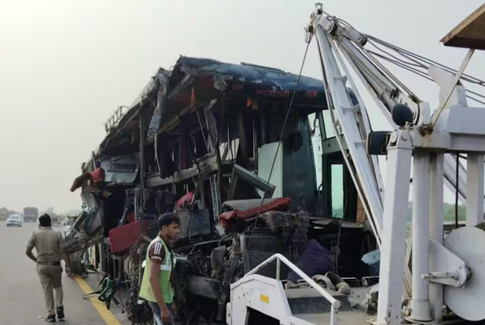 18 killed as bus rams tanker in India: Police
