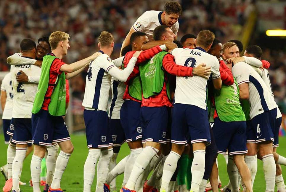 England reach Euro final