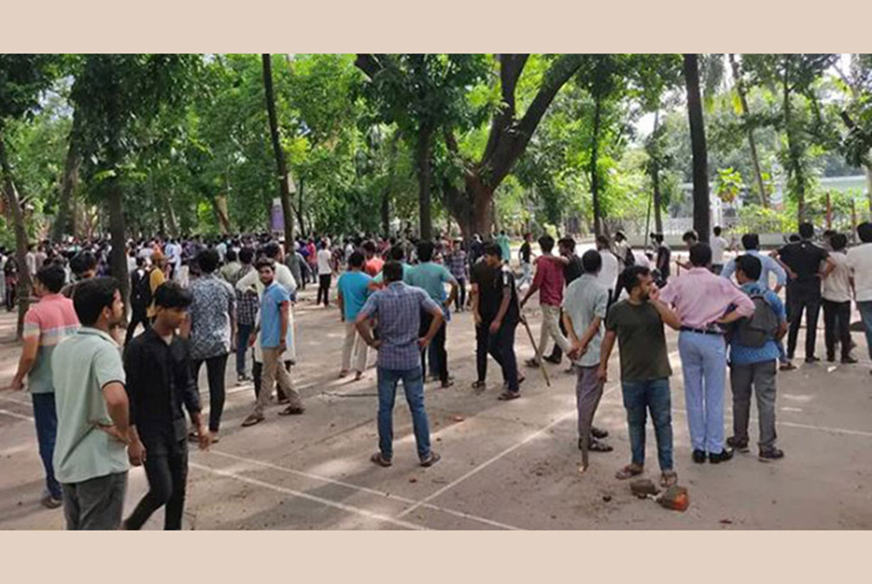 BCL-quota protesters clash erupts at DU, several injured
