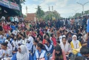 Quota reform protesters block Dhaka-Aricha highway