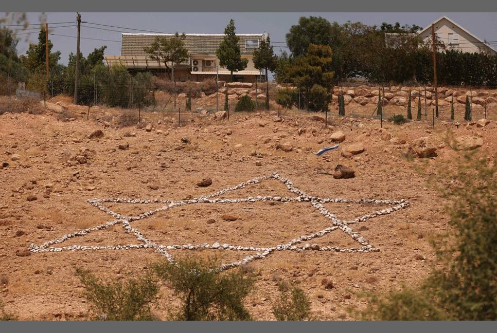 Australia sanctions Israeli settlers