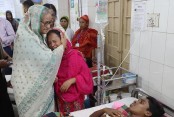 PM visits DMCH to see people injured in BNP-Jamaat mayhem