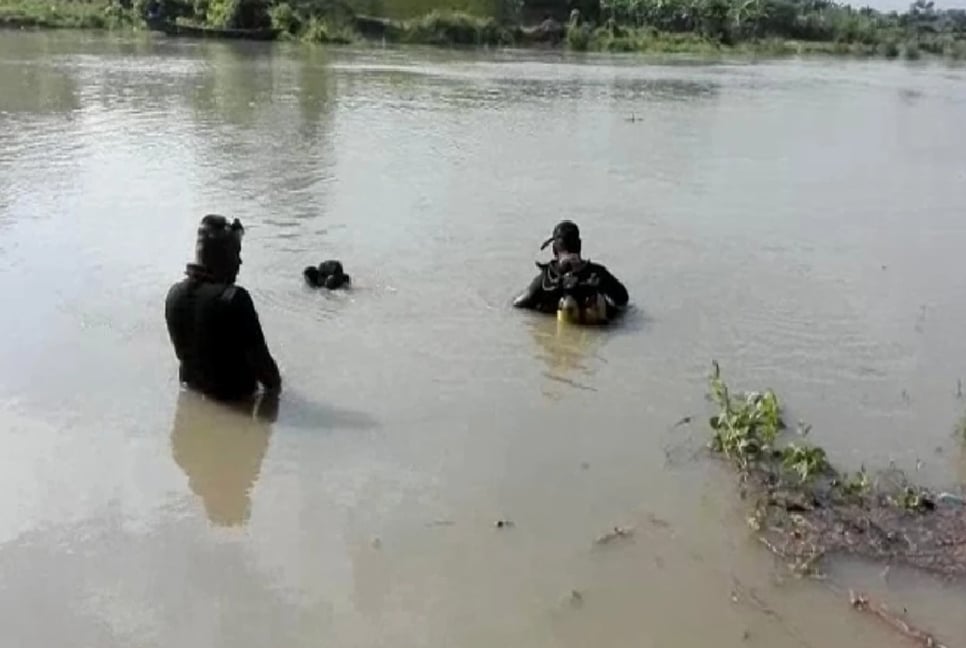 3 workers go missing as boat drowned in Teesta