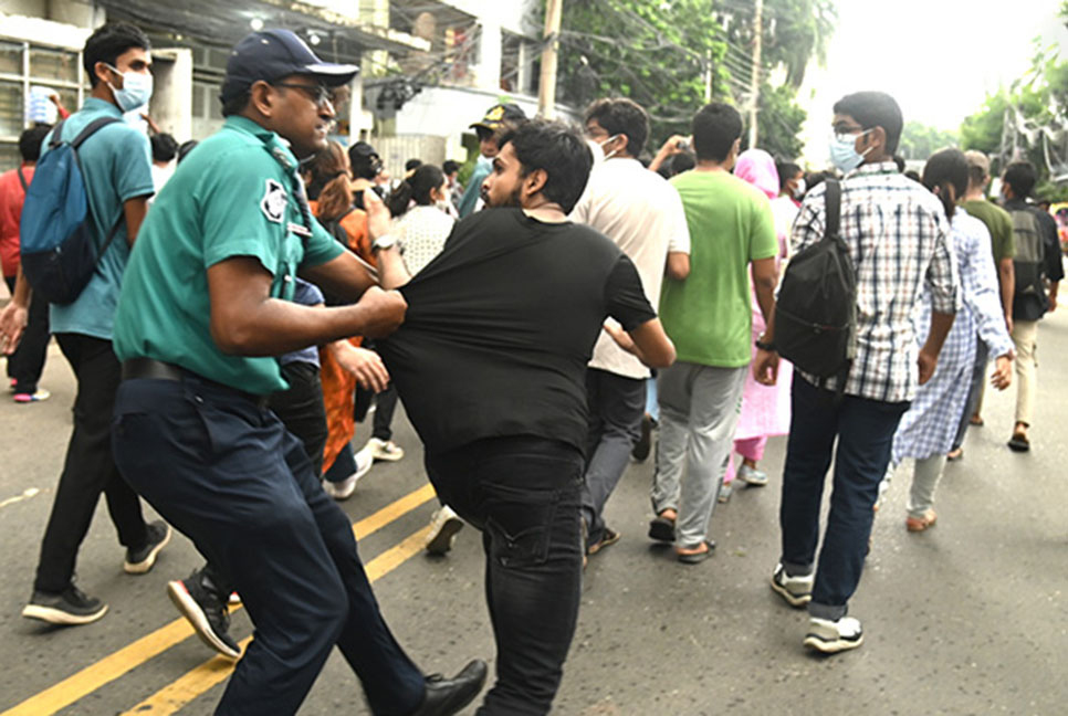 20 protesters detained from Dhanmondi, Mirpur