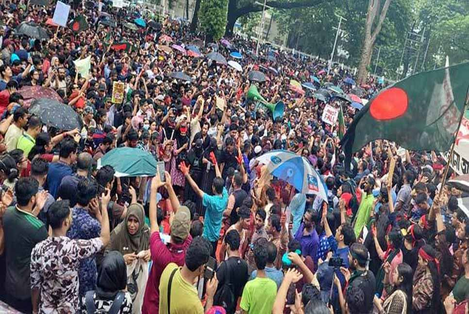 Central Shaheed Minar overwhelmed protesting killing, mass arrest