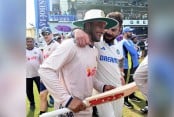 Virat gifts signed bat to Shakib